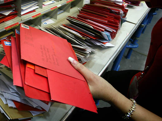 Post Office Processes Final Mail For Xmas Deadline