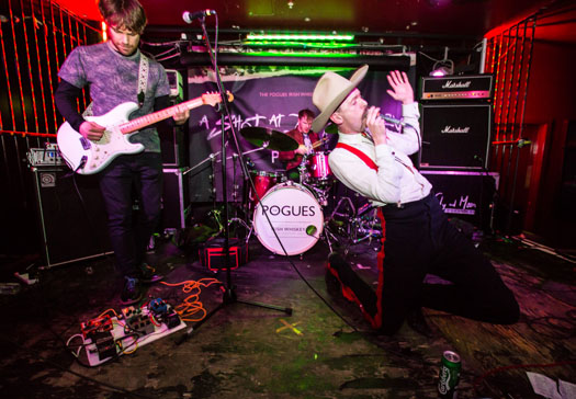 Róisín Gadelrab’s music news: Bare Hunter a glass act; Kerrang! snaps on show; Gigs of the week NiciEberl_20170216_Pogues_BareHunter-16 (1)