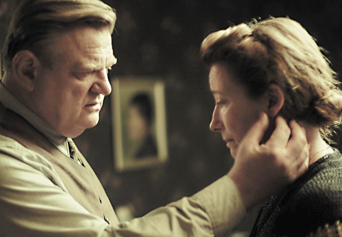The grieving Hampels’ war of words Emma Thompson and Brendan Gleeson_Alone in Berlin