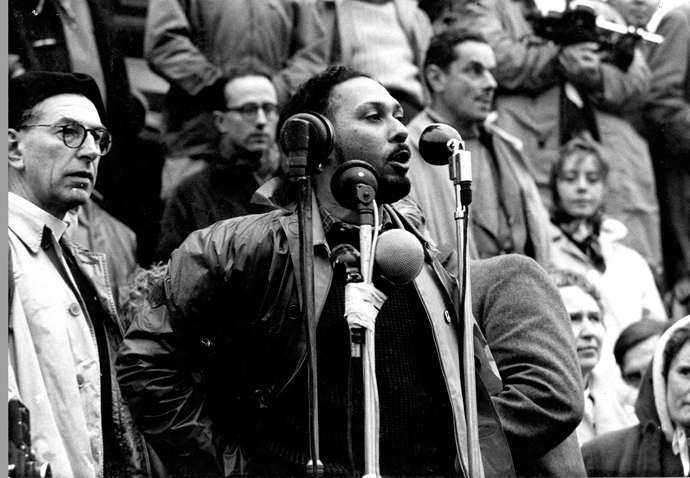 Stuart Hall 1958 SH ADDRESSING CND RALLY TRAF SQ ALDERMASTON MARCH BW - Copy