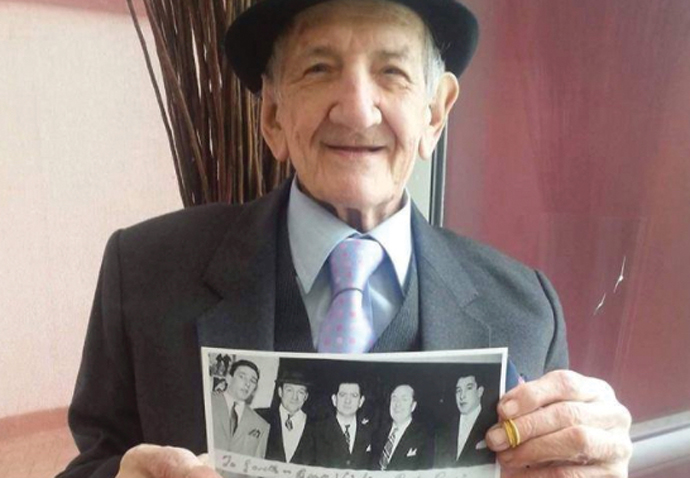 Rossi with pic of him and the Krays