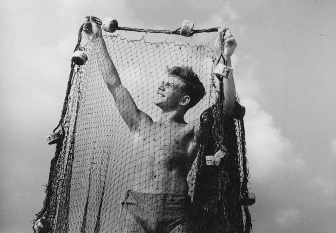 Leica virgin Keith Vaughan Boy holding up fishing net 1939 © the estate of Keith Vaughan Courtesy of Austin - Desmond Fine Art