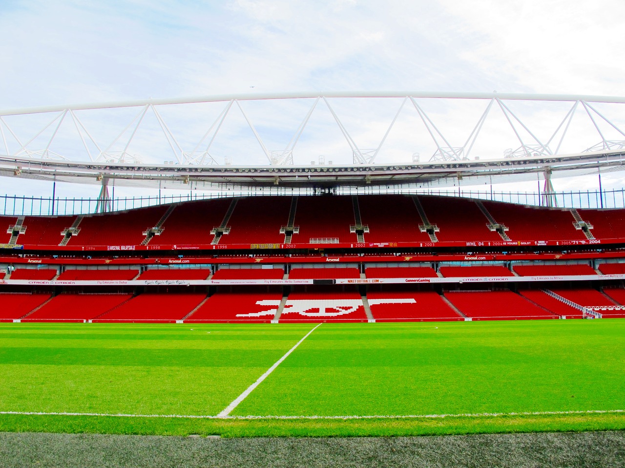 arsenal emirates-stadium-1416679_1280 pixabay - no attribution needed