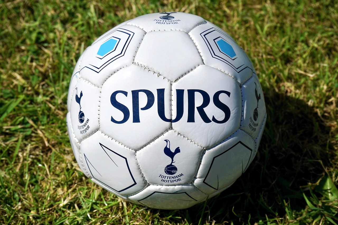 Spurs stock photo pixabay