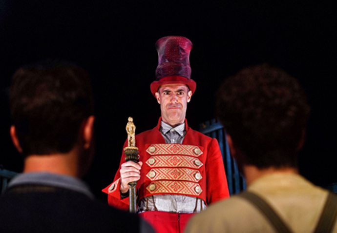 Review: Wilde Creatures, at Vaudeville Theatre Tom Jude Tall Stories in Wilde Creatures at the Vaudeville Theatre. © Tall Stories.
