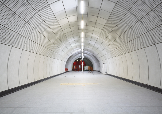 Central concourse at Tottenham Court Road station_297389