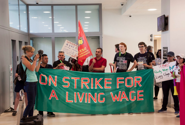 Migrant cleaners occupy Ministry of Justice strike3