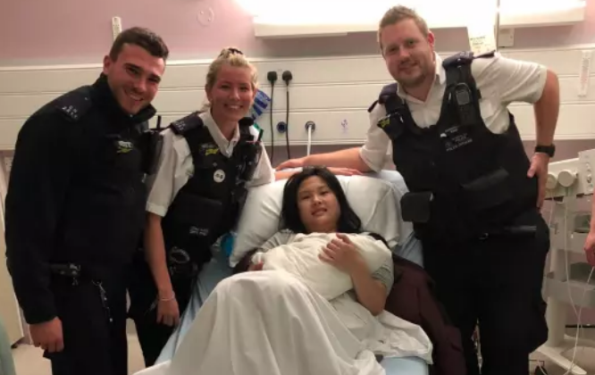 Police officers help deliver baby girl in Kentish Town Screen Shot 2018-09-24 at 09.43.10