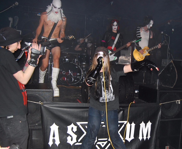 3-an-asylum-gig