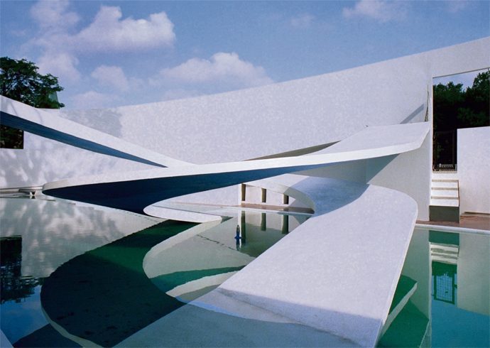 Penguin Pool restored 1987 - copyright John Allan