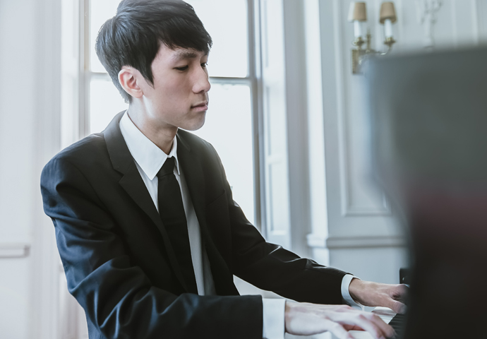 Eric Lu_credit www.ericlupianist.com