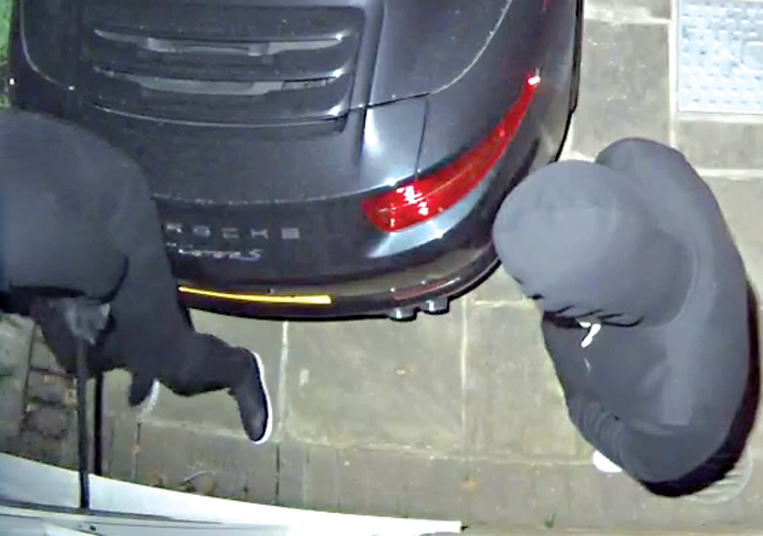 Burglar threatened mum and baby with large knife Burglary_CCTV