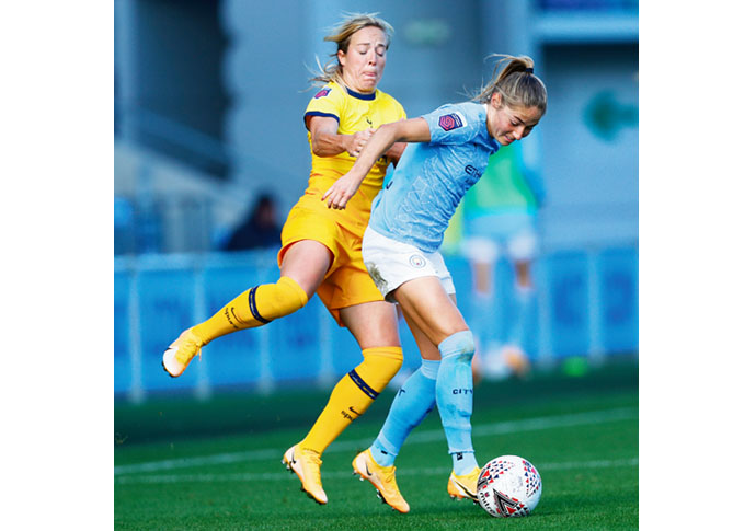 Arsenal’s old friends in the north help City do double Gemma Davison hustles Manchester City’s Janine Beckie