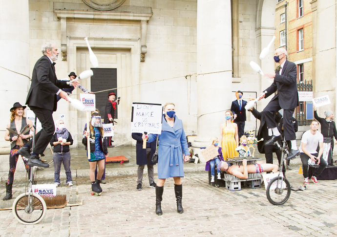 Comic Izzard backs protest over ‘pointless’ busking restrictions Eddie Izzard joins street performers at the Save London Buskers (C) Chas Pressmen 124e