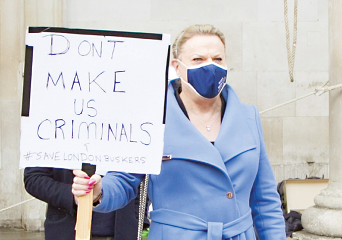 Izzard: ‘These rules criminalise our buskers’ Eddie Izzard joins street performers at the Save London Buskers (C) Chas Pressmen 124e