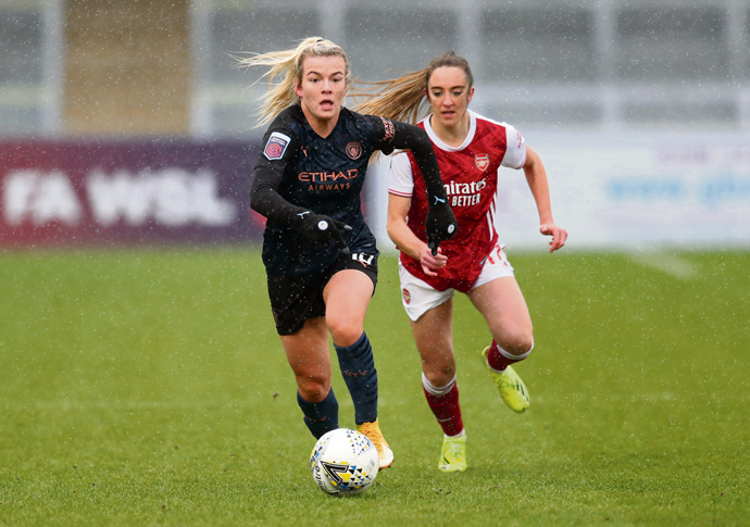 Derby defeat hits Gunners’ title challenge Lisa Evans chases down Lauren Hemp IMG_5094-2 The FA Via Getty Images