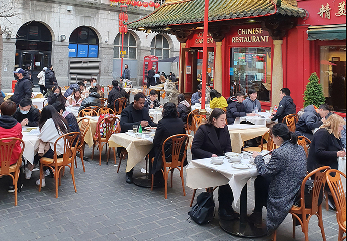 Eating Out_west end outdoors