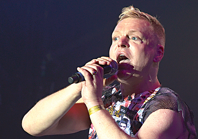 Andy_Bell,_Erasure_credit Andrew Hurley_wiki media