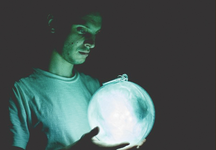 Catching Comets_Ali Michael in . Photo- Sophie Giddens