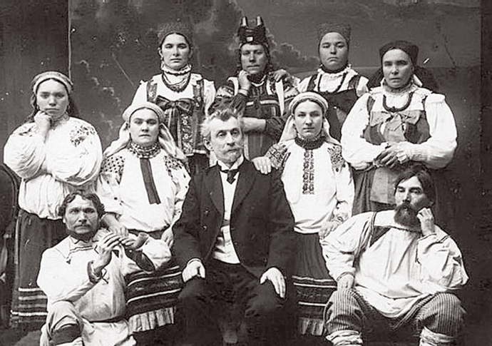 Pioneer folklorist Mitrofan Pyatnitsky and choir