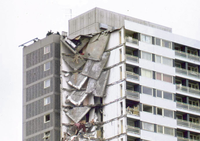 Ronan_Point_collapseDEREK VOLLER-Ronan Point Collapse Canning Town-CC BY-SA 2.0