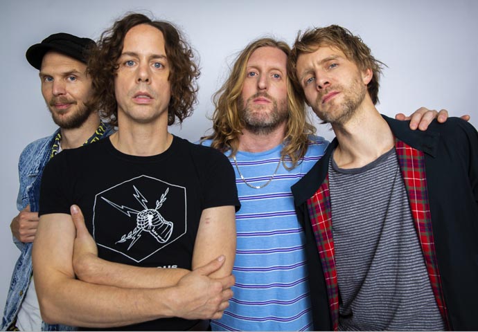 Grooves in festive mood – take your pick of the party spirit! Razorlight Press Shot