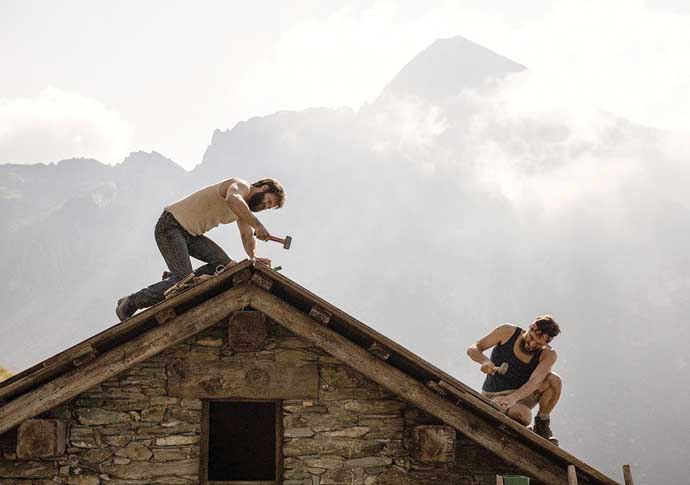 Luca Marinelli Alessandro Borghi in The Eight Mountains © Alberto Novelli for Wildside copy
