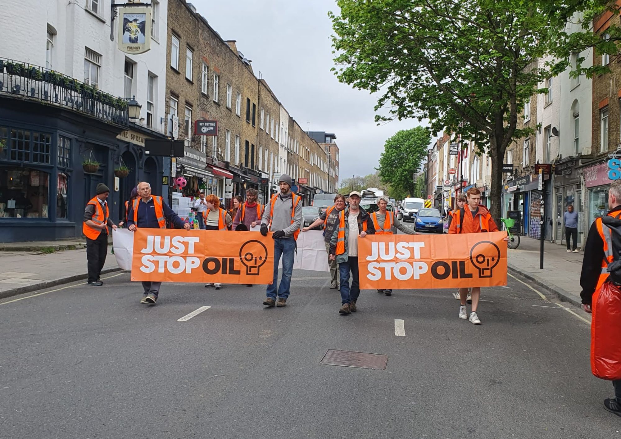 Police ‘arrest protesters in 30 seconds’ just stop oil