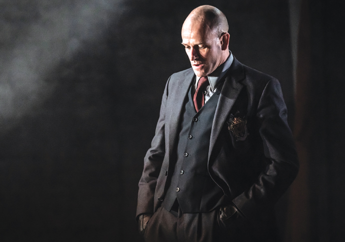 Review: A Mirror, at Almeida Theatre A Mirror Jonny Lee Miller_PHOTO Marc Brenner