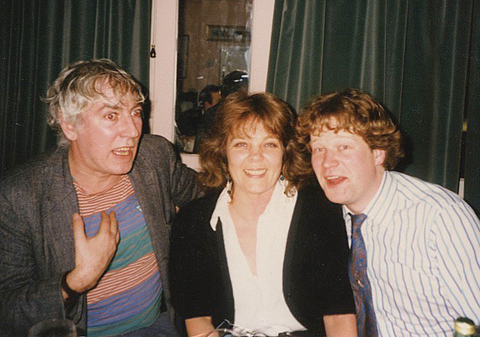 Hilary Lowinger with Peter Cook and reporter Christopher Sylvester at the Coach and Horses in Soho 1988