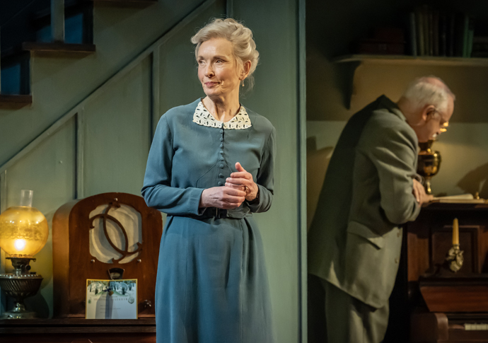 Review: Dear Octopus, Lyttelton Theatre, National Lindsay Duncan (Dora) in Dear Octopus at the National Theatre (c) Marc Brenner 0374