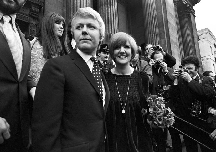 After 100 years, 100 weddings on a single day Archive Photo - Cilla Black