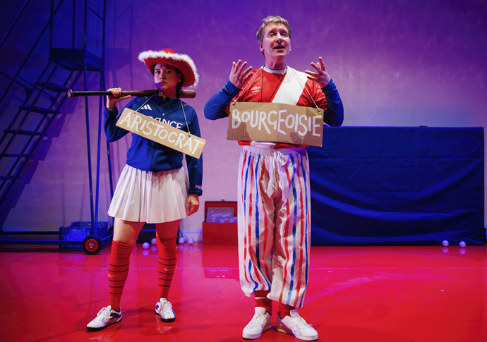 Review: The Glorious French Revolution (or: why sometimes it takes a guillotine to get anything done), at New Diorama NDT_TheGloriousFrenchRevolution_(c)Alex Brenner__12_9419-dx_s