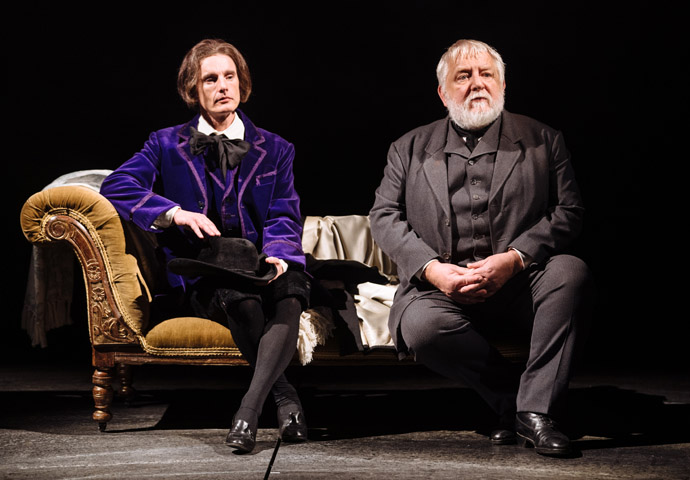 Review: The Invention of Love at Hampstead Theatre Dickie Beau as Oscar Wilder and Simon Russell Beale as A E Housman_credit Helen Murray