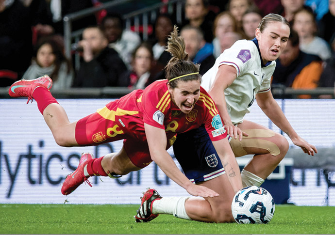 Mariona Caldentey_Grace Clinton_England_Spain_Wembly_credit Pedro Porru-SPP