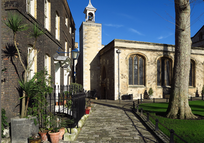 Michael White’s classical news: Il Trovatore; Peter Grimes; Petite Messe Solennelle; Ian Bostridge/Steven Osborne Tower_of_London_Chapel_of_St_Peter_ad_Vincula_By Michael Coppins - CC BY-SA 4.0