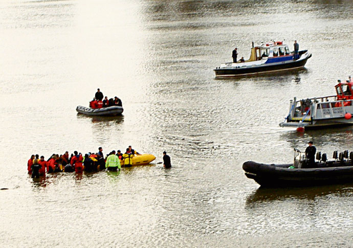 Harrington_Thames_Whale_Rescue_2006