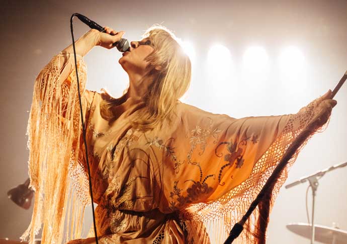TEETH 'N' SMILES. Rebecca Lucy Taylor (Maggie) Photo by Helen Murray