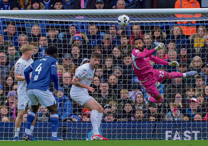 Vigouroux is catching shots… and the eye Lawrence Vigouroux PHOTO Keeran Marquis-SPP